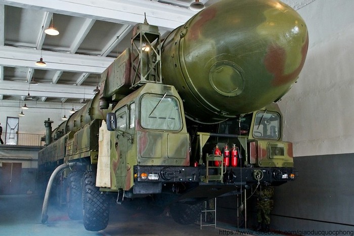 Tên lửa đạn đạo cơ động RS-12M Topol